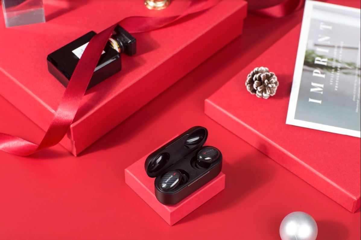 بررسی دیجیاتو: هدفون وان مور True Wireless ANC